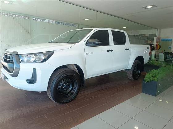 TOYOTA HILUX 2.8 D-4D TURBO DIESEL CD POWER PACK 4X4 AUTOMÁTICO